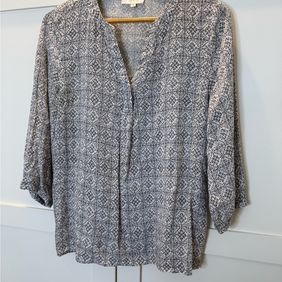 Kenar Gray White Patterned Blouse 3/4 Sleeve Size: Medium - Picture 4 of 6